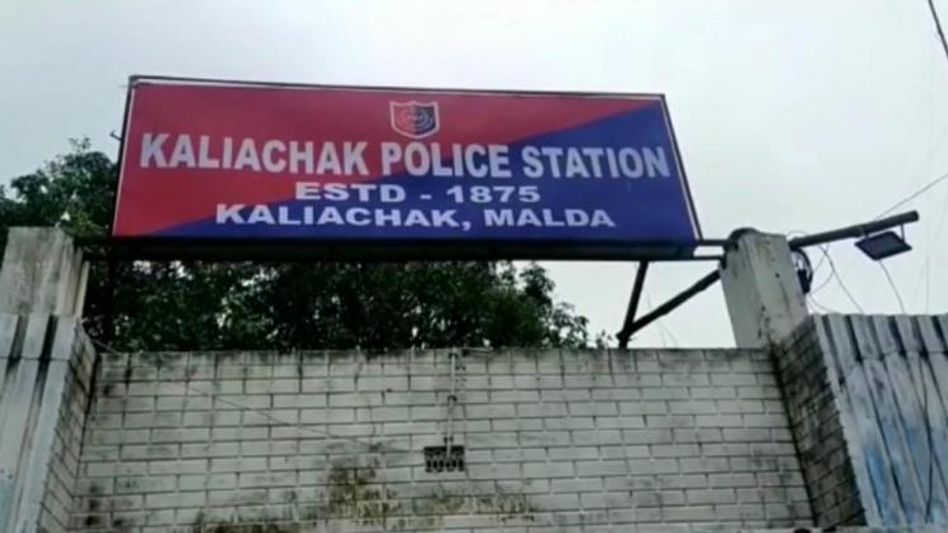 মালদায় মাদক পাচারকারীদের গুলিতে এক যুবকের মৃত্যু, গ্রেফতার ২ মালদায় মাদক পাচারকারীদের গুলিতে এক যুবকের মৃত্যু, গ্রেফতার ২