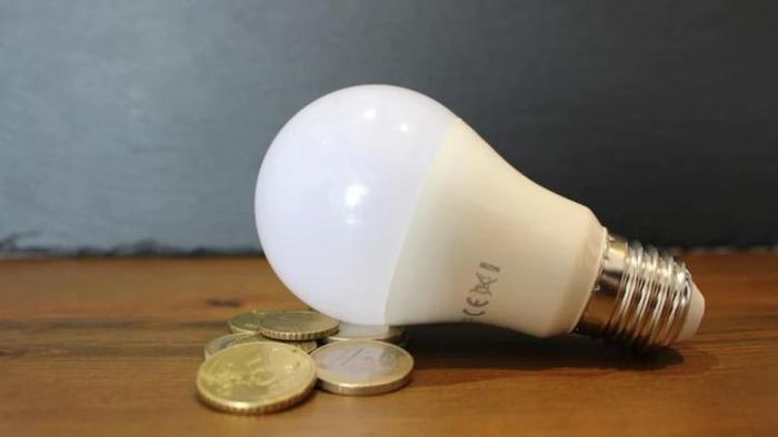 সহজে বিদ্যুতের বিল কমিয়ে আনুন (প্রতীকী ছবি)