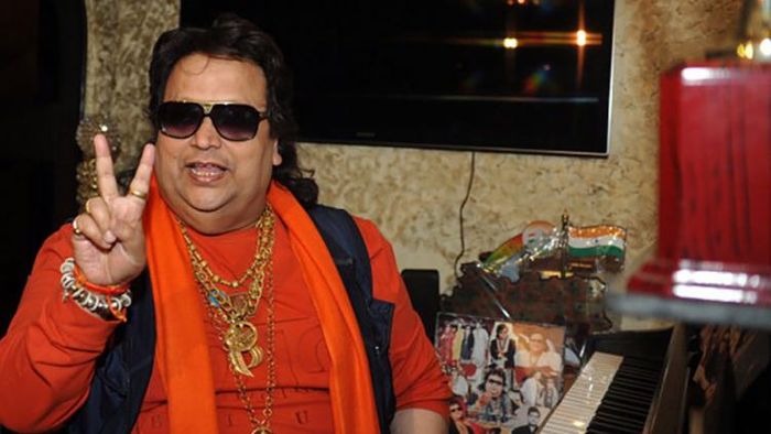 সোনা ও বিলাসবহুল গাড়ির শৌখিন ছিলেন