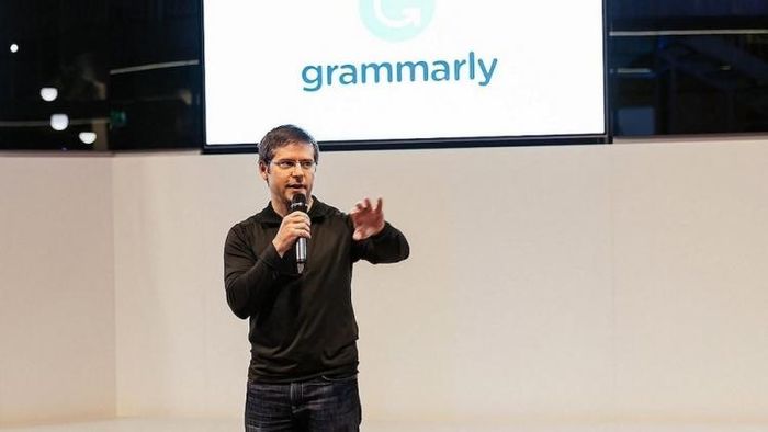 গ্রামারলি অনেককে রাস্তা দেখাতে পারে