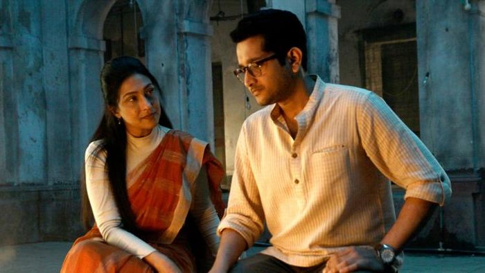 'মহিষাসুর মর্দিনী' ছবির দৃশ্যে ঋতুপর্ণা সেনগুপ্ত ও পরমব্রত চট্টোপাধ্যায়