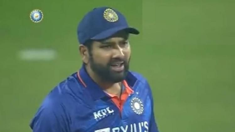  'এটা ওয়াইড?' মাঠের মধ্যেই আম্পায়ারের উপর রেগে গেলেন রোহিত
