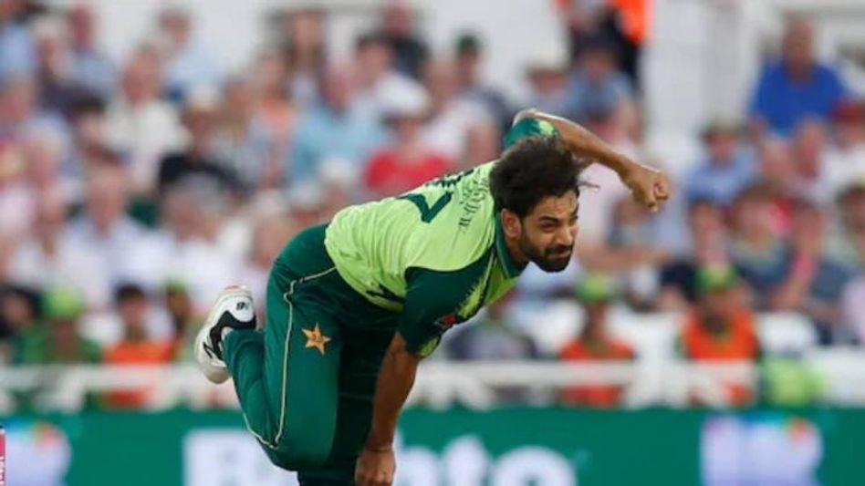 ক্যাচ ফেলায় ভরা মাঠে সপাটে চড়! পাক ক্রিকেটারের Video Viral ক্যাচ ফেলায় ভরা মাঠে সপাটে চড়! পাক ক্রিকেটারের Video Viral