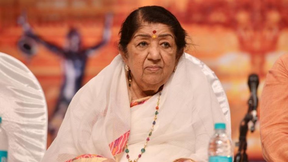 প্রথম উপার্জন ২৫ টাকা, কত সম্পত্তি রেখে গেলেন লতা?  প্রথম উপার্জন ২৫ টাকা, কত সম্পত্তি রেখে গেলেন লতা?