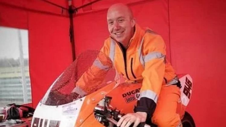  চেকটি ভাঙালেই হতে পারতেন বিশ্বের অন্যতম ধনকুবের, তার বদলে যুবক যা করলেন...