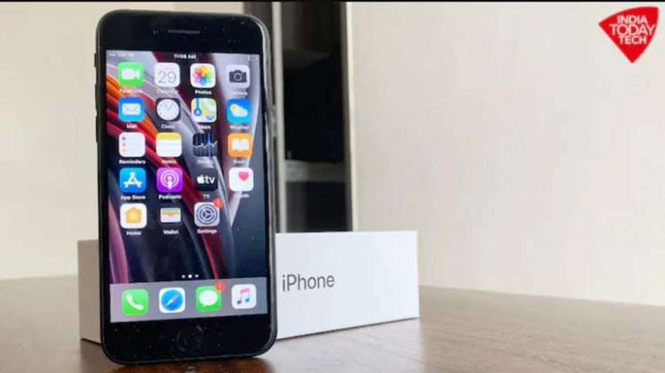 Apple iPhone SE 3 2022 এর দাম আগের চেয়ে এত কম! বিস্মিত বিশ্ব Apple iPhone SE 3 2022 এর দাম আগের চেয়ে এত কম! বিস্মিত বিশ্ব