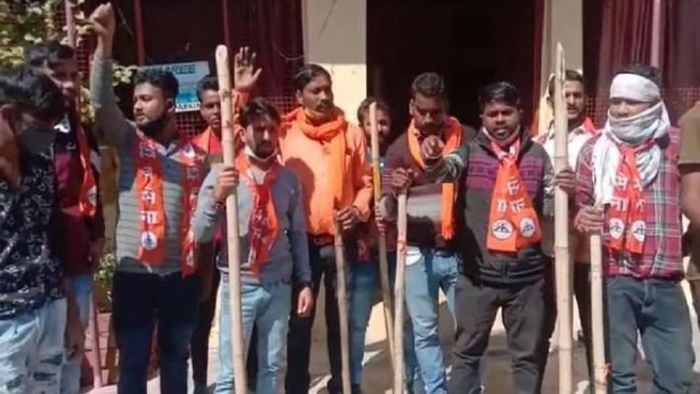 শিবসেনার ফতোয়া