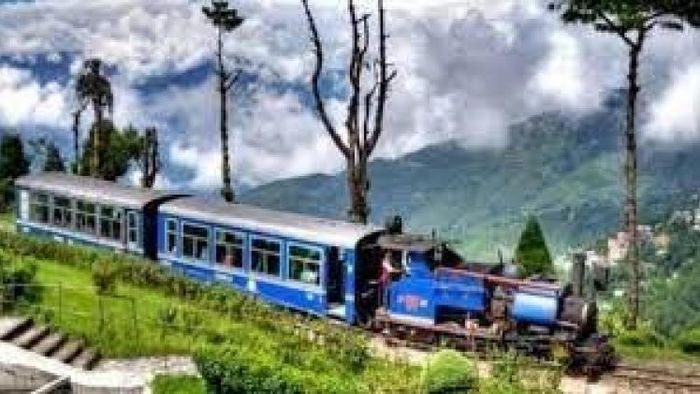 টয়ট্রেনের ভাড়া কমছে