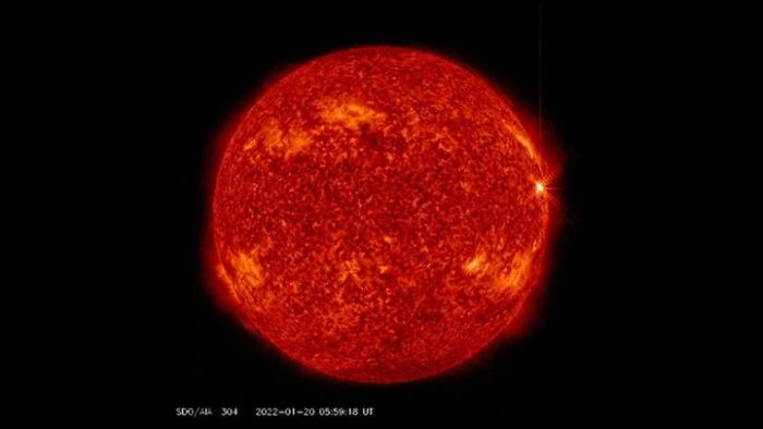২০ জানুয়ারি সূর্য থেকে সৌর অগ্ন্যুৎপাত। (ছবি: নাসা)