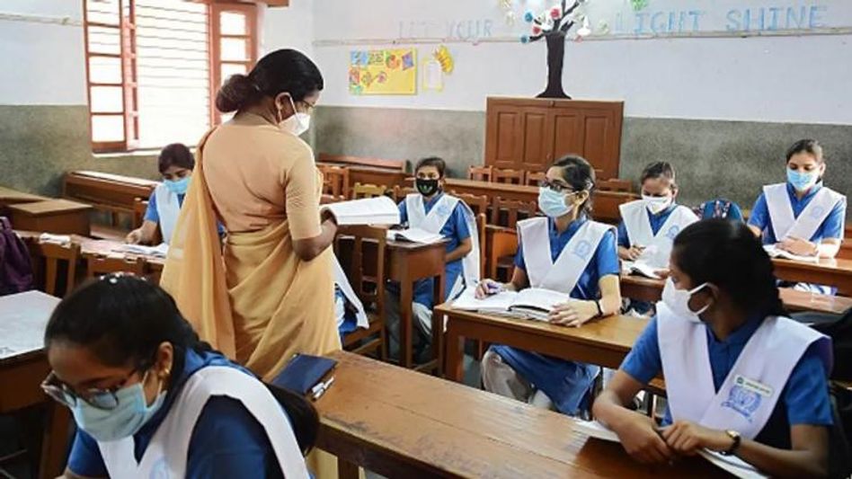 এবছরের মাধ্যমিকের অঙ্ক পরীক্ষার হাফডজন প্রশ্ন, উত্তর জানেন? এবছরের মাধ্যমিকের অঙ্ক পরীক্ষার হাফডজন প্রশ্ন, উত্তর জানেন?