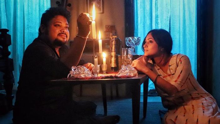 মিউজিক ভিডিওর দৃশ্যে বাসবদত্তা চট্টোপাধ্যায় ও অর্ণব বিশ্বাস