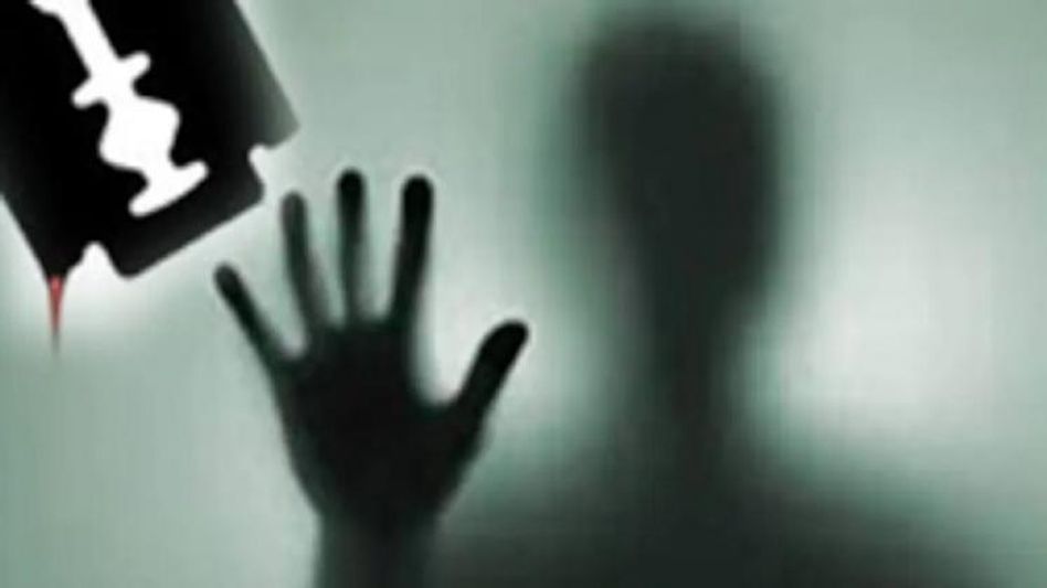 বাজি ফাটানোর প্রতিবাদ, বারুইপুরে উচ্চমাধ্যমিক পরীক্ষার্থীকে ব্লেড চালালো দুষ্কৃতীরা বাজি ফাটানোর প্রতিবাদ, বারুইপুরে উচ্চমাধ্যমিক পরীক্ষার্থীকে ব্লেড চালালো দুষ্কৃতীরা