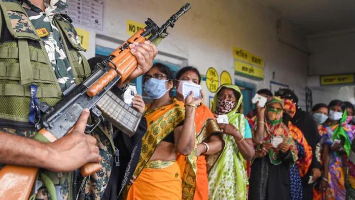 কেন্দ্রীয় বাহিনীর নিরাপত্তায় আসানসোল ও বালিগঞ্জে ভোট।