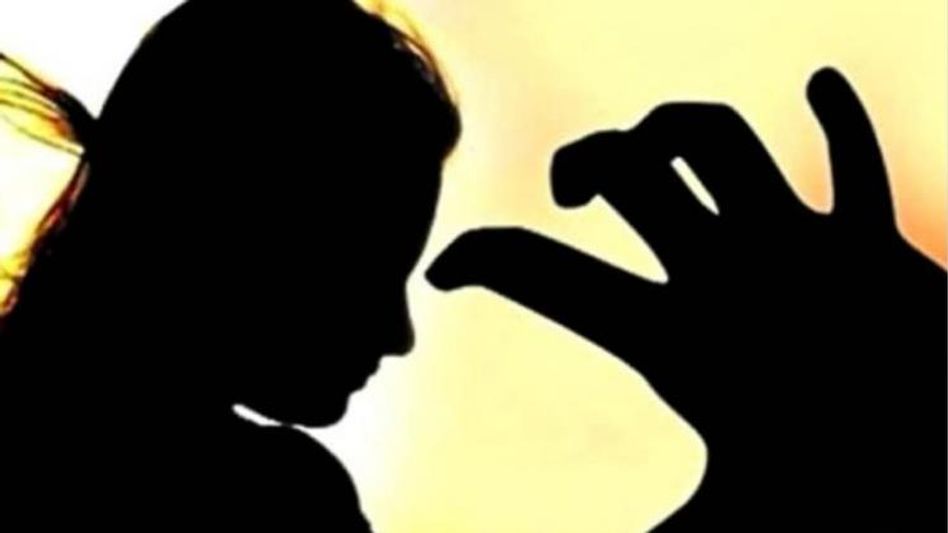 স্ত্রীকে নিয়ে চিকিৎসা করাতে এসে গণধর্ষণের অভিযোগ! স্বামী-সহ ধৃত ৩ স্ত্রীকে নিয়ে চিকিৎসা করাতে এসে গণধর্ষণের অভিযোগ! স্বামী-সহ ধৃত ৩