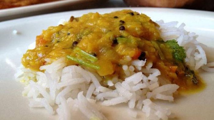 ডাল-ভাতের উপকার। প্রতীকী ছবি