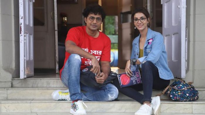 'কিশমিশ' ছবিতে দেব ও রুক্মিণী মৈত্র (ছবি: ট্যুইটার)