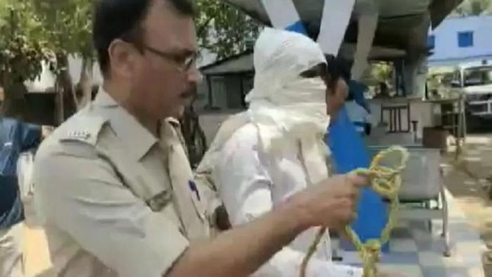 অস্ত্রসহ গ্রেফতার