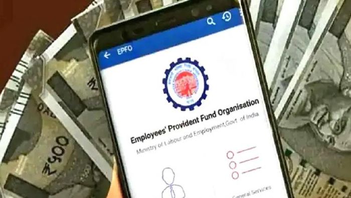 EPF Alert: পিএফে কমে গেল সুদের হার।