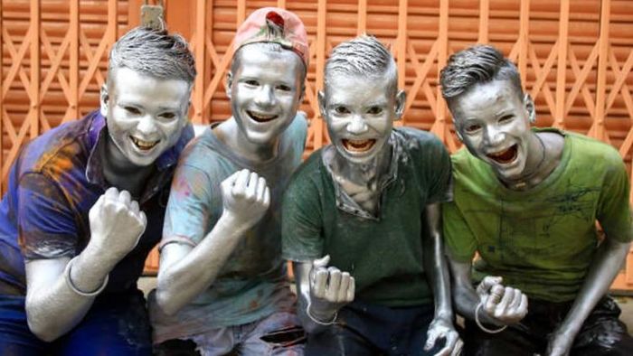 সিলভার রং ভুলেও লাগাবেন না/ ছবি-Getty