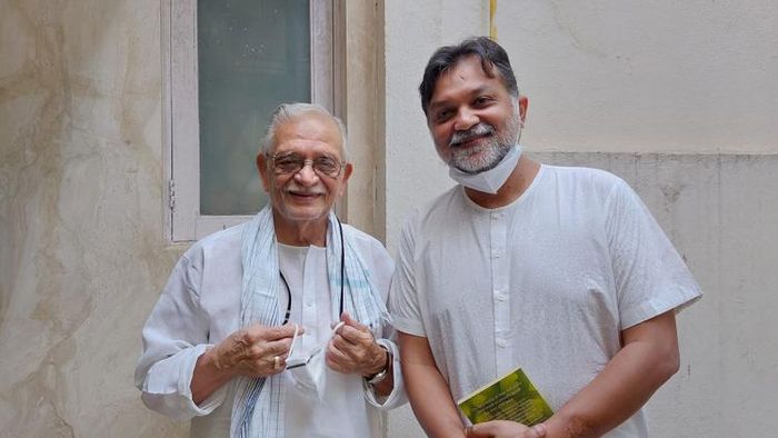 গুলজার ও সৃজিত মুখোপাধ্যায় (ছবি: ফেসবুক)