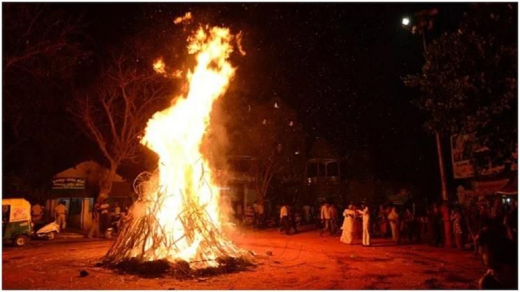 হোলিকা দহনে ভুলেও করবেন না এই ৫ কাজ, বিপদ বলে আসে না! হোলিকা দহনে ভুলেও করবেন না এই ৫ কাজ, বিপদ বলে আসে না!