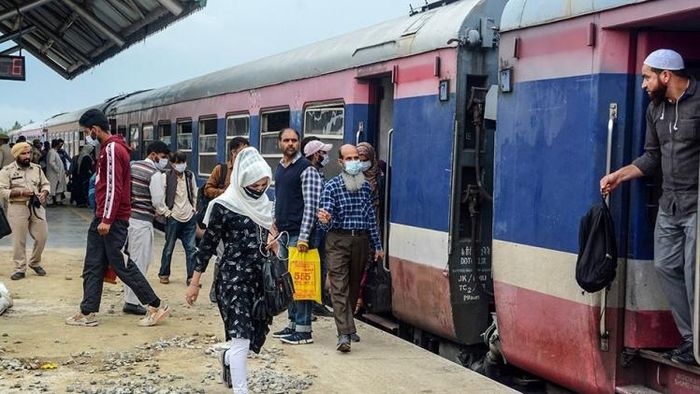 আইআরসিটিসি-র সঙ্গে আধার লিঙ্ক করা থাকলে অনেক সুবিধা (প্রতীকী ছবি)