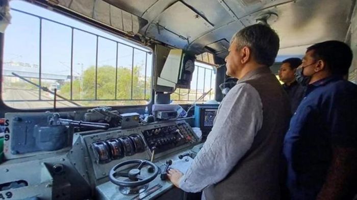 রেলের কবচ প্রযুক্তির পরীক্ষা সফল।