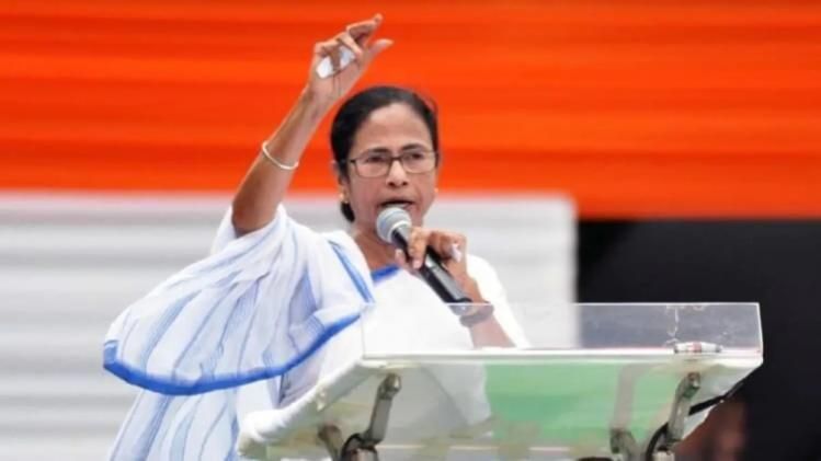 অধিবেশন উত্তপ্ত হয়েছে অতীতেও, মমতার বিরুদ্ধেই উঠেছিল শাল ছোঁড়ার অভিযোগ
