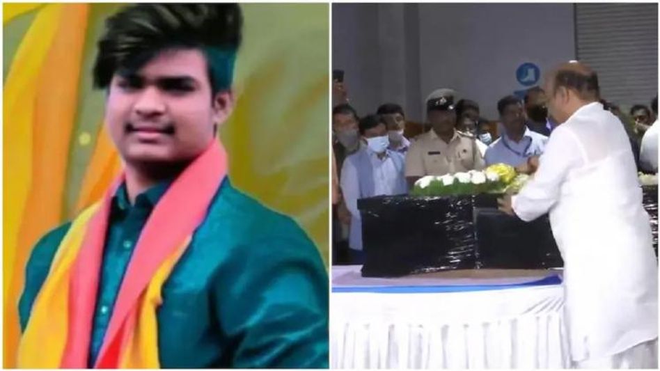 বেঙ্গালুরুতে ফিরলো ইউক্রেনে নিহত ছাত্র নবীনের দেহ বেঙ্গালুরুতে ফিরলো ইউক্রেনে নিহত ছাত্র নবীনের দেহ