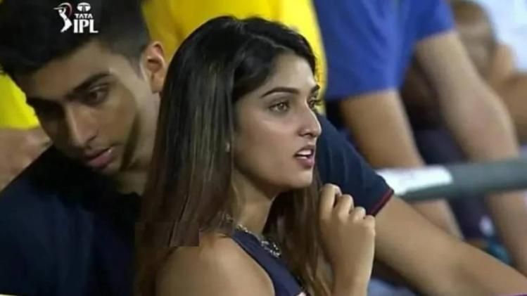 KKR vs CSK ম্যাচে VIRAL এই 'মিস্ট্রি গার্লকে দেখুন, চর্চা তুঙ্গে