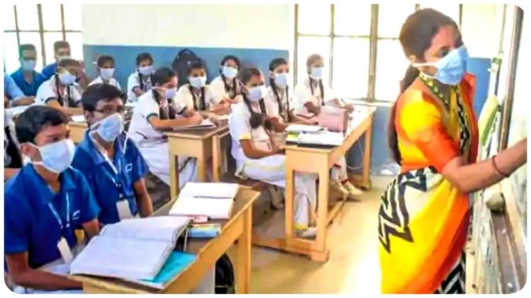 রাজ্যের সব সরকারি স্কুলে এবার নীল-সাদা ইউনিফর্ম, জারি নির্দেশিকা
