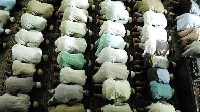 ইসলাম ধর্মে রমজান মাসকে অত্যন্ত পবিত্র বলে মনে করা হয়