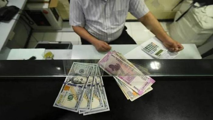 টাকার পতন ঠেকাতে বড় পদক্ষেপ রিজার্ভ ব্যাঙ্কের।