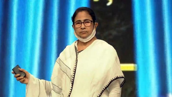 টেলি আকাদেমি অ্যাওয়ার্ডসে মমতা বন্দ্যোপাধ্যায় (ছবি সৌজন্য: ফেসবুক)