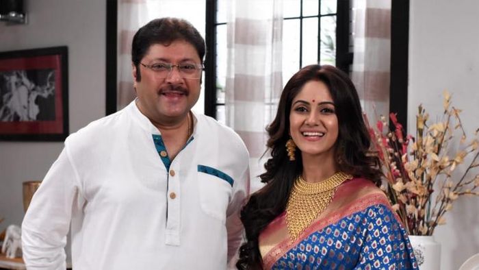 তৃণা সাহা ও অভিষেক চট্টোপাধ্যায় (ছবি: ফেসবুক)