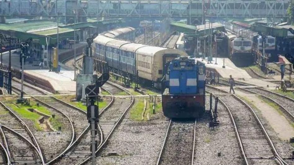ফুল স্পিডে দুই ট্রেনের মুখোমুখি সংঘর্ষ করাবে রেল, একটিতে থাকবেন রেলমন্ত্রী! ফুল স্পিডে দুই ট্রেনের মুখোমুখি সংঘর্ষ করাবে রেল, একটিতে থাকবেন রেলমন্ত্রী!