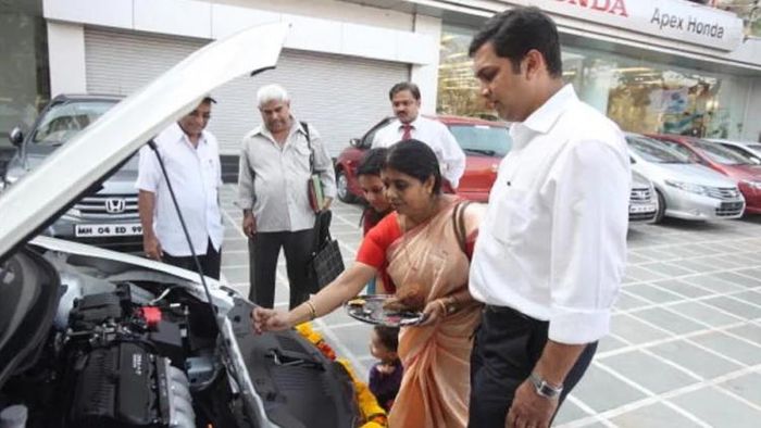 গাড়ি-বাইক বিক্রি কমেছে হুহু করে