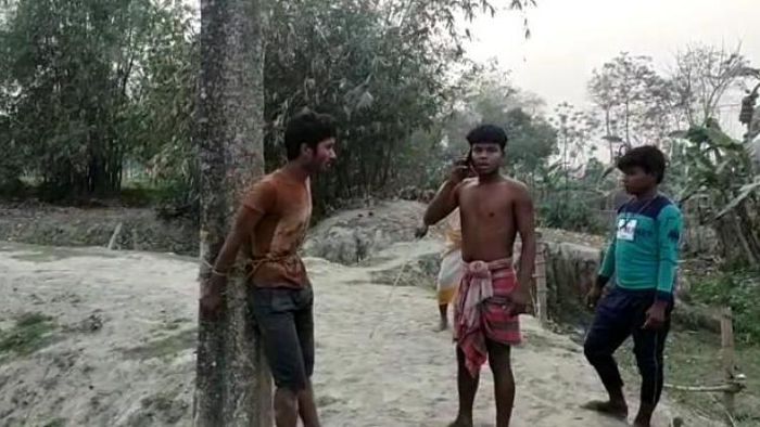 জামাইকে গাছে বেঁধে মার