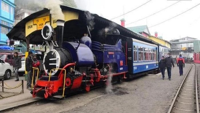 ১২০০ টাকায় দার্জিলিং ভ্রমণ