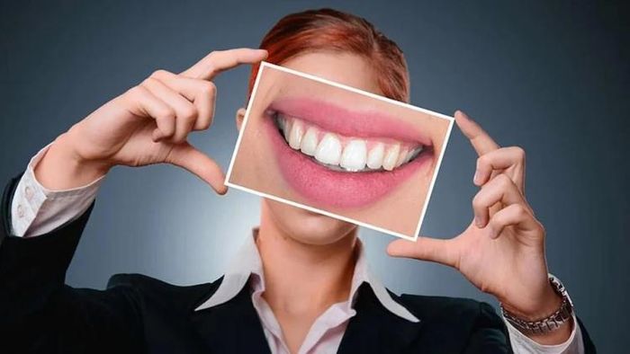 মুখের দুর্গন্ধ থেকে বাঁচতে করুন এই জিনিসগুলি