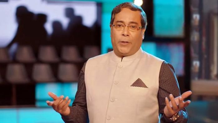 'আপনি কী বলেন' -র মঞ্চে দেবশংকর হালদার