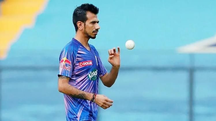 ১৫তলা থেকে ঝুলিয়ে দিয়েছিলেন এক ক্রিকেটার, বিস্ফোরক চাহাল