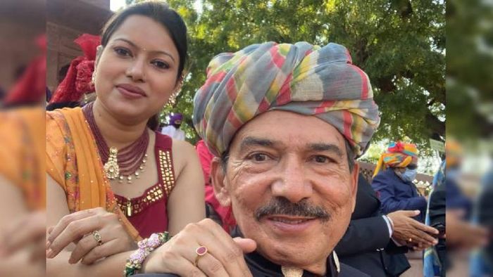 অরুণ লাল ও তাঁর বান্ধবী বুলবুল সাহা