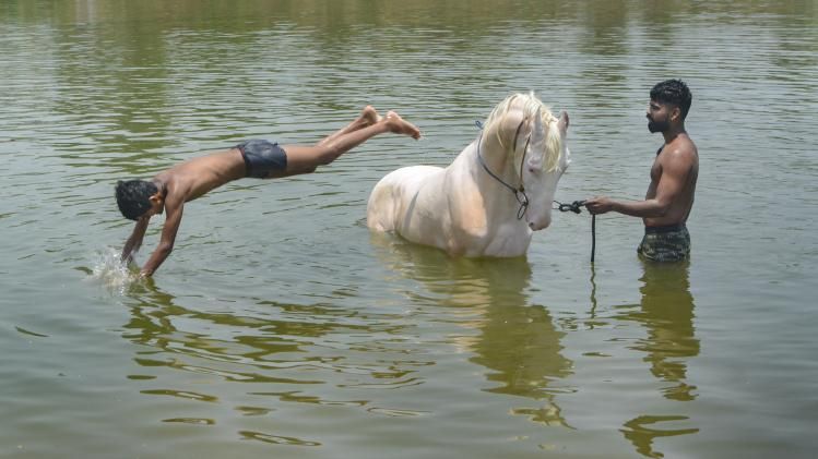 হাঁসফাঁস গরম-বেজায় অস্বস্তি, কোন জেলায় তাপমাত্রা কত?