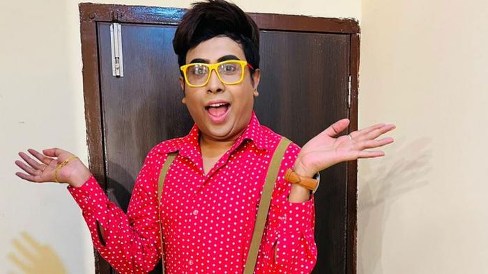 বিপ্লবসুন্দর বটব্যাল চরিত্রে স্যান্ডি সাহা