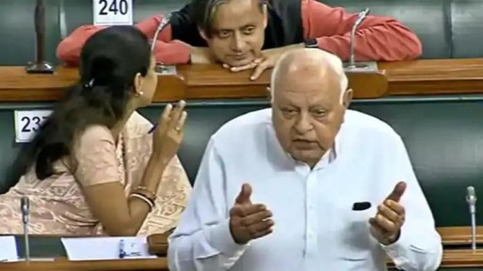 শশী থারুরের এই ছবি ভাইরাল