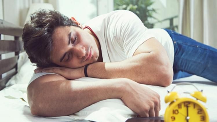 দুপুরে ঘুমনো আদৌ ভাল? ঠিক কতক্ষণ ঘুমনো উচিত