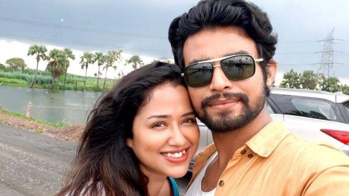 অভিনেতা সোহিনী সরকার ও রণজয় (ছবি: ফেসবুক)