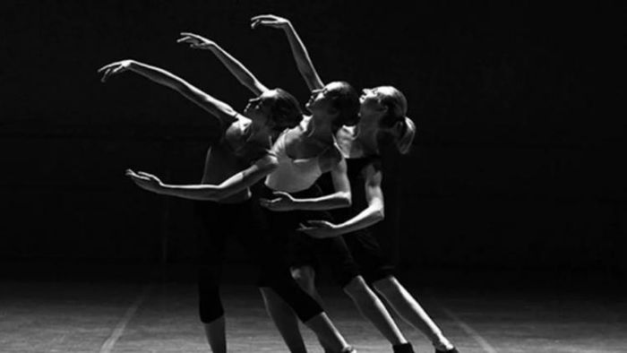 নাচের স্টাইল দেখেও মানুষ চেনা যায়। প্রতীকী ছবি