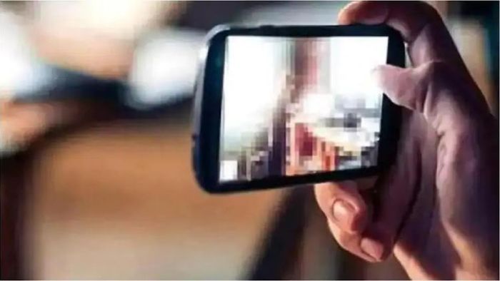 "আমার মৃত্যু তোমার বিয়ের গিফট", দেওয়ালে লিখে ভিডিও করে আত্মঘাতী যুবক